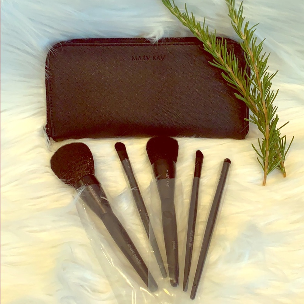 Mary Kay Essentials brush set collection